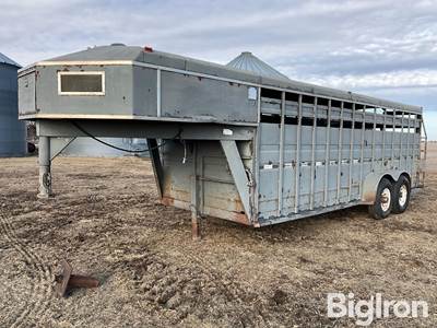 1991 Titan 20' T/A Gooseneck Livestock Trailer