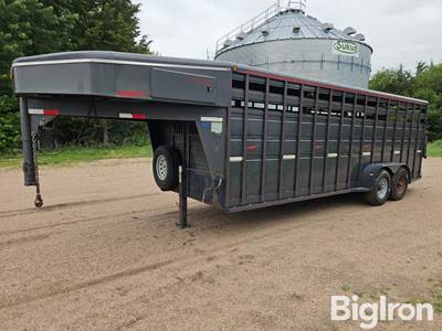 2001 Titan 22' T/A Gooseneck Livestock Trailer