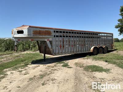 1996 Titan 28’ Tri/A Gooseneck Livestock Trailer