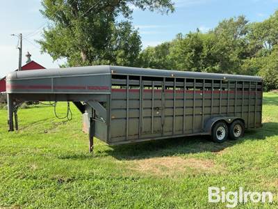1994 Travalong T/A Steel Gooseneck Livestock Trailer
