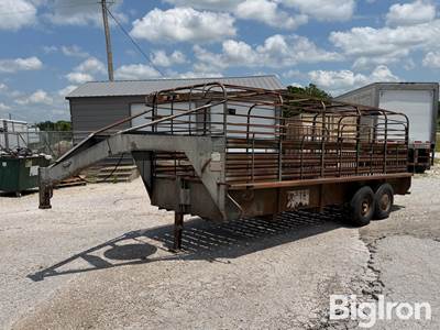1981 Gooseneck 1820-6 6'8"x20' T/A Livestock Trailer