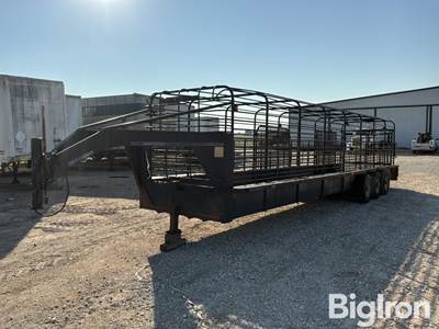 1998 Gooseneck 32’ Livestock Trailer