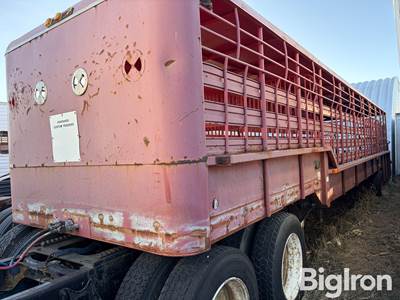 1990 S/A Livestock Trailer