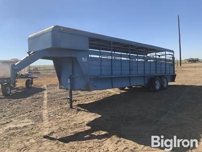 1986 Gooseneck T/A Livestock Trailer