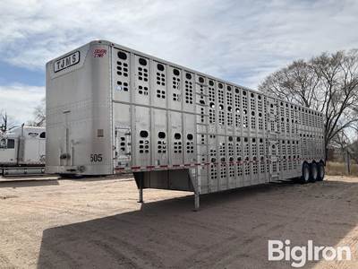 2015 Wilson Tri/A Livestock Trailer