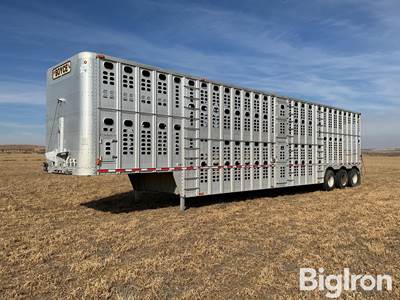 2001 Wilson PSDCL-302 53’ Tri/A Livestock Trailer