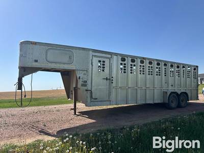 2004 Wilson PSGN-5724T T/A aluminum Livestock Trailer