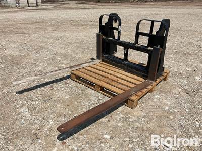 HLA HD55VOL50Q Global Style Wheel Loader Pallet Fork Attachment, 5500 lb Capacity