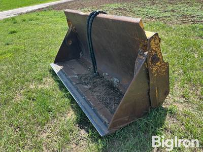 John Deere 544D Quick Attach Hydraulic Clam-Dump Loader Bucket Attachment, 8' Wide