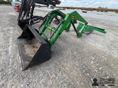 John Deere 725 Loader
