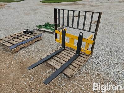 Liebherr Wheel Loader Pallet Fork Attachment, ISO Mounts, Used on John Deere 324L