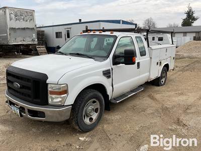 2008 Ford F350 Super Duty 2WD Extended Cab Utility Truck