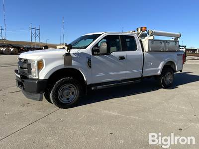 2017 Ford F350 XL Super Duty 4x4 Extended Cab Utility Truck w/Tommy Gate