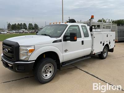 2016 Ford F350 XL 4x4 Extended Cab Pickup W/Service Box