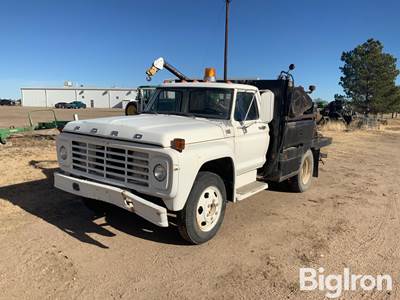 1975 Ford F600 S/A Flatbed Service Truck w/Welder & Liftmoore Boom