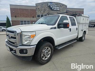 2015 Ford Super Duty F350 XLT 4 Door 4x4 Utility Truck