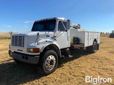 1999 International 4700 S/A Service truck