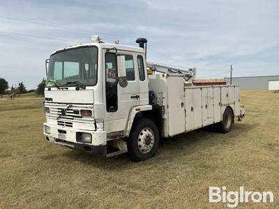 1987 Volvo FE7 15 S/A Service truck