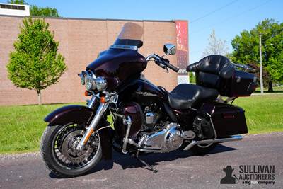 Run #10 - 2011 Harley Davidson FLHX Motorcycle