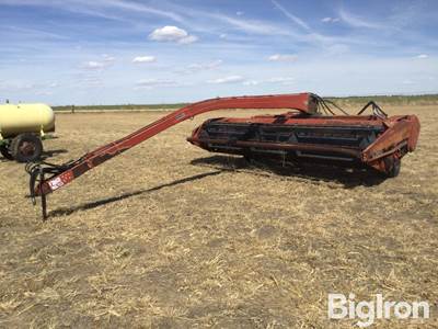 Case IH 8980 Pull-Type Windrower