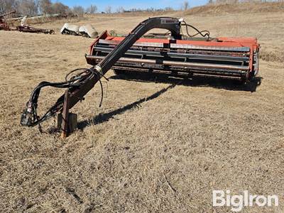 Hesston 1160 Hydro Swing Pull-Type Windrower