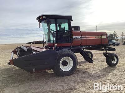 2005 Hesston 9240 Self-Propelled Windrower