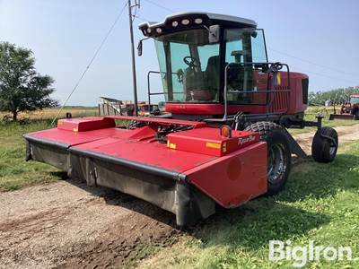 2013 Heston WR9770 Self-Propelled windrow conditioner