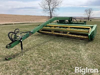 John Deere 1380 Pull-Type Windrower