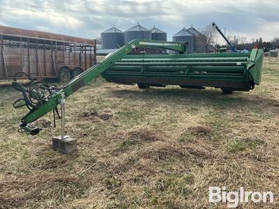 John Deere 1600 Windrower