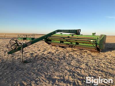 John Deere 1600 Pull-Type Mower Conditioner