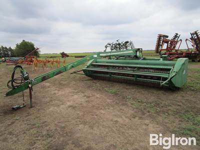 John Deere 1600 14' Hydro Swing Windrower