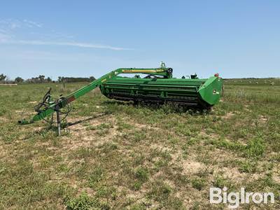John Deere 1600A Pull-Type Windrower