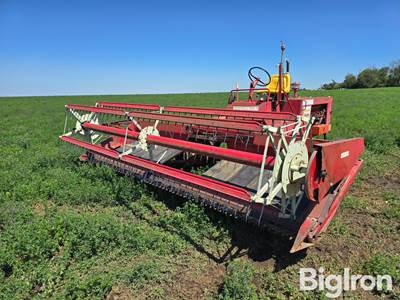1980 MacDon / Renn 2000 Self-Propelled Windrower