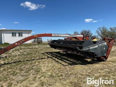 1999 MacDon 5000 Swing Arm Windrower