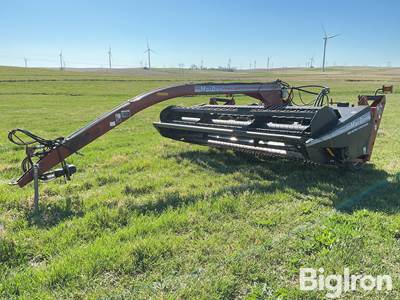 2001 MacDon 5010 Swing Arm Windrower
