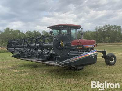 2002 MacDon 9250 Self-Propelled Windrower