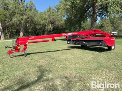 Massey Ferguson / Hesston 1316S Razor Edge 16’ Pull Type Windrower