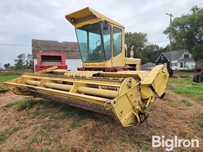 New Holland 1100 Self Propelled Windrower