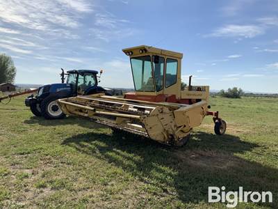 1985 New Holland 1116 Swather