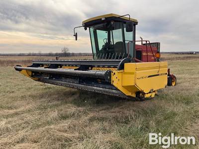 1993 New Holland 2450 Speedrower Self-Propelled Windrower