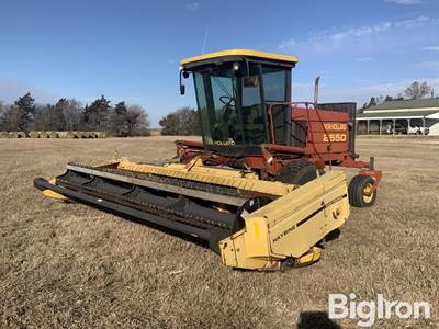 New Holland 2550 Self-Propelled Swather