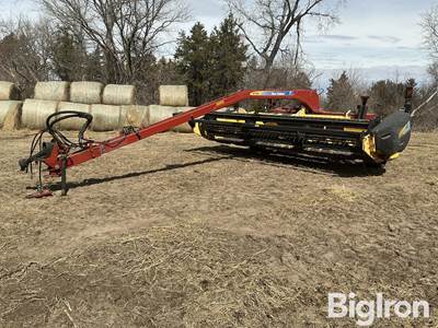 2012 New Holland H7150 Windrower