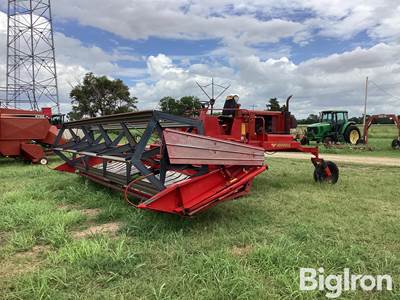 Versatile 400-82 Self-Propelled Windrower