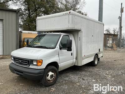 2006 Ford E450 Super Duty 2WD Box Van