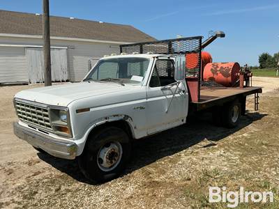 1980 Ford F350 Truck w/Cement Mixer