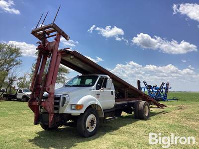 2006 Ford F750 S/A Stinger Bale Stacker Truck