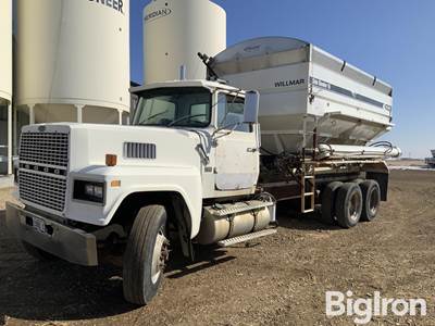 1985 Ford LTL9000 T/A seed tender Truck