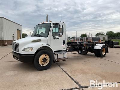 2010 Freightliner M2-106 S/A Truck W/Swap Loader