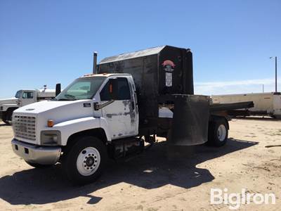 2007 GMC C7500 Single Axle Truck W/EZ Ration TRKG Bale Processing Bed