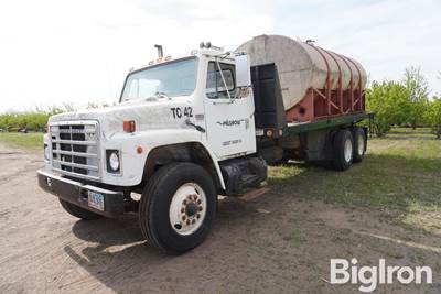 1985 International 1954 T/A Truck w/22' Bed & 3200-Gal Tank